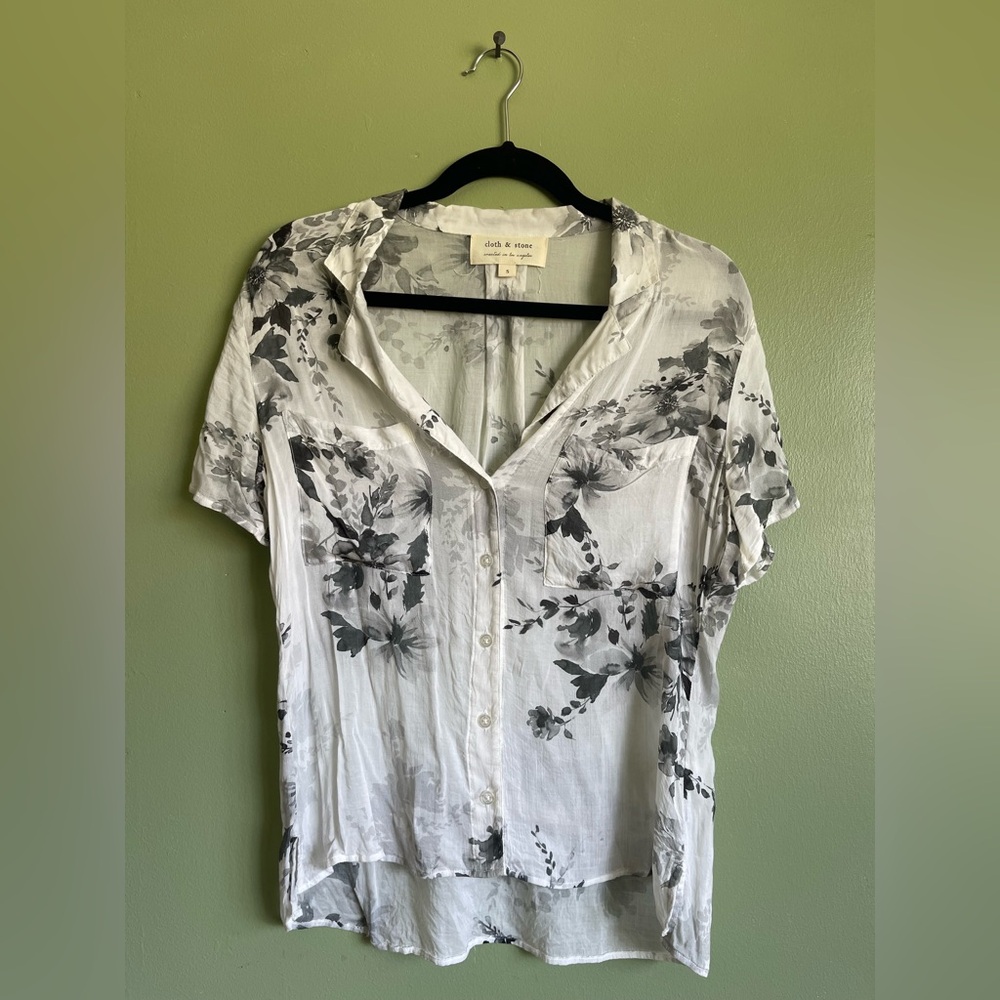 Cloth and Stone Lightweight Floral Top